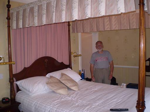 15_38-2.jpg - David with four poster in hotel.